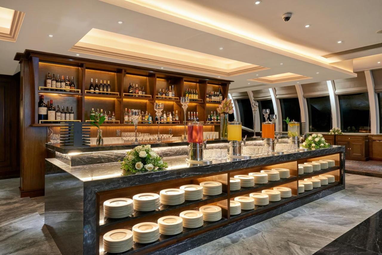 Classic Suite & Delight Dining Cruise