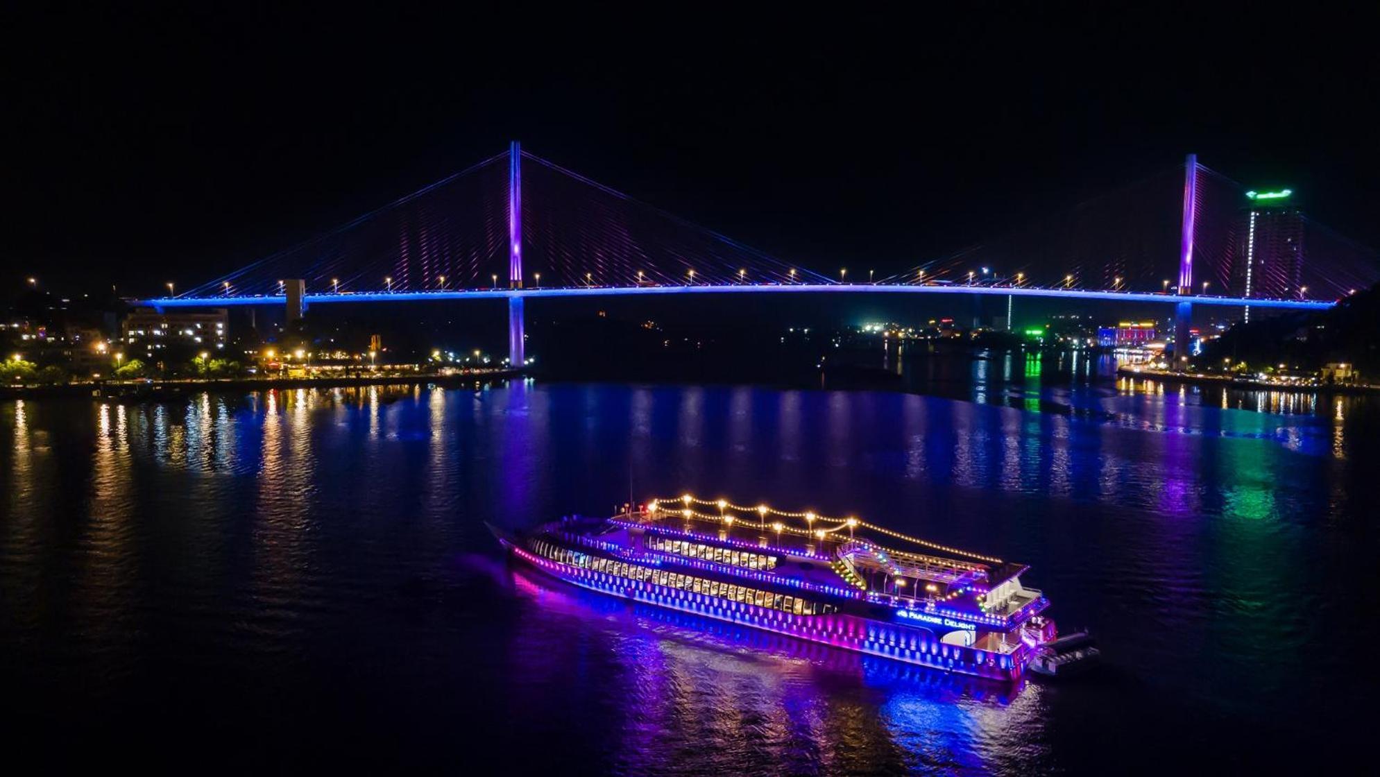 Classic Suite & Delight Dining Cruise
