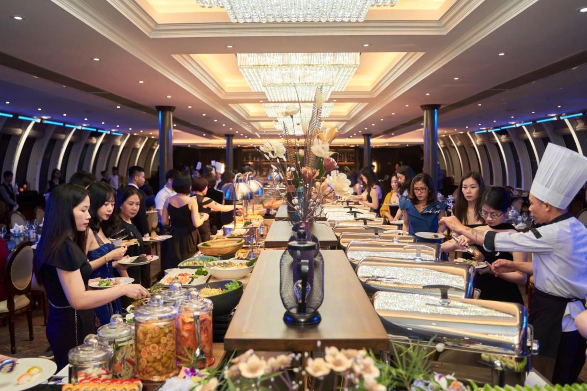 Classic Suite & Delight Dining Cruise